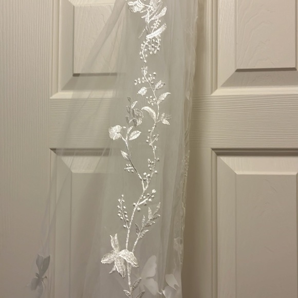 Brand New Off White Ivory Wedding Veil Cathedral 10 ft length Butterfly Floral - Picture 5 of 9